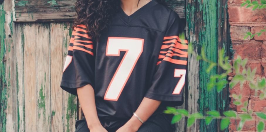 Oversized Jersey Outfit Ideas for Women That Slay Now