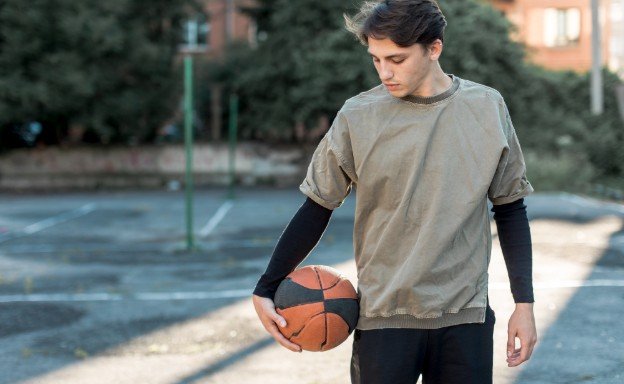 Oversized vs Fitted Sports Jerseys: Which Style Should You Choose?